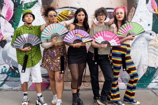 Sichtbar bleiben – Warum Handfächer beim CSD 2025 mehr sind als Accessoires