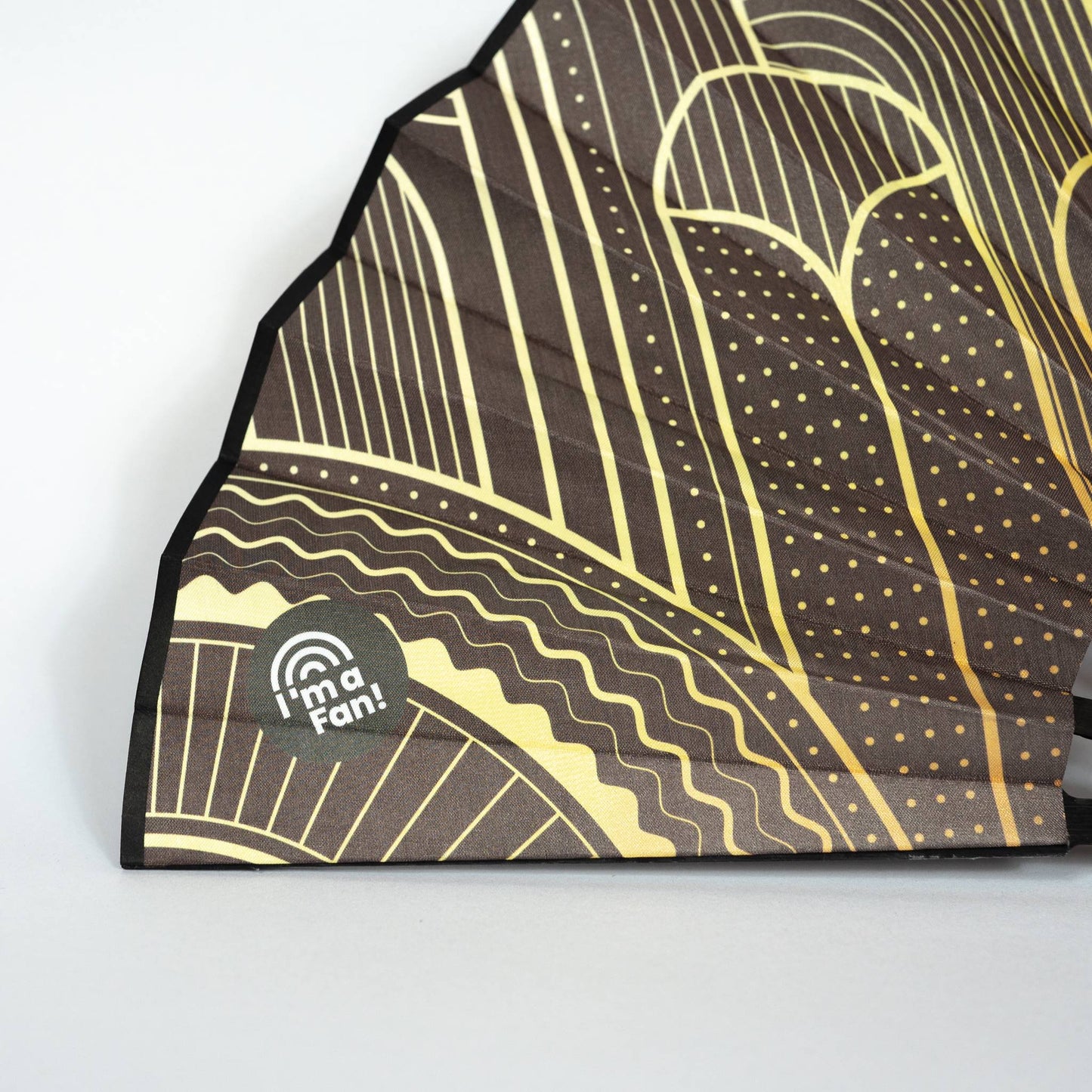 Nahaufnahme des Handfächers mit Design Babylon im Art déco Stil