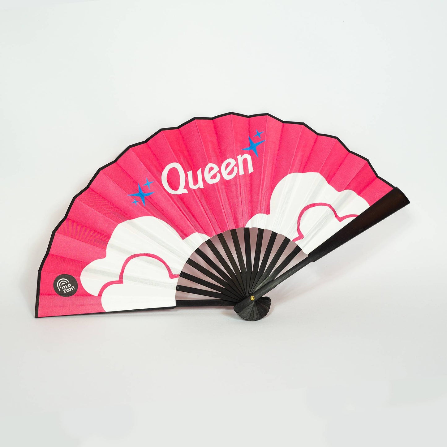 Fächer im Barbie Style, rosa mit weißen Wolken und Schriftzug "Queen"(Königin) mit Sternchen, von I'm a Fan!