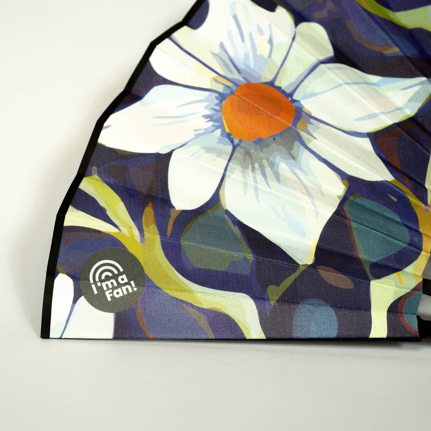 Blüte in weiß Handfächer Art déco Detailaufnahme
