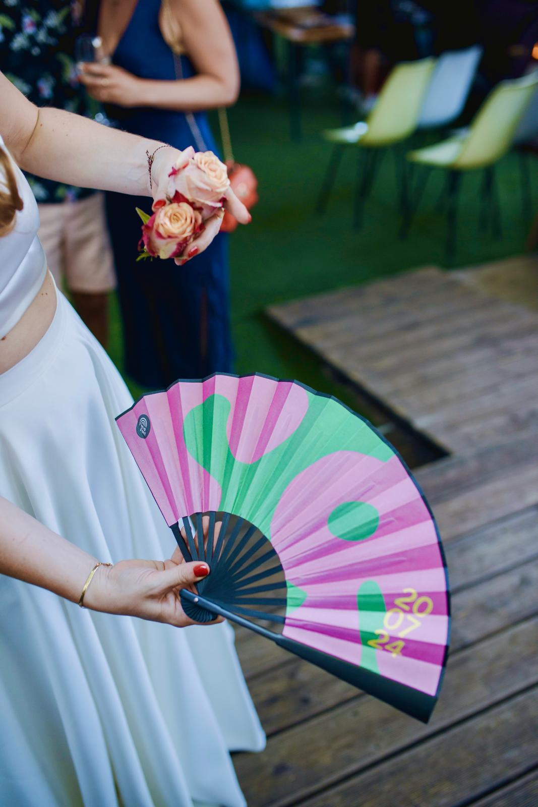 Warum bedruckte Handfächer das perfekte Gastgeschenk für Hochzeiten sind